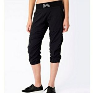 Ivivva Live to Move Cropped pants, size 10.